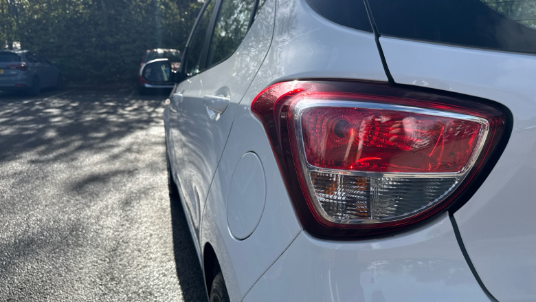 Hyundai i10 1.0 SE 5dr Petrol Hatchback